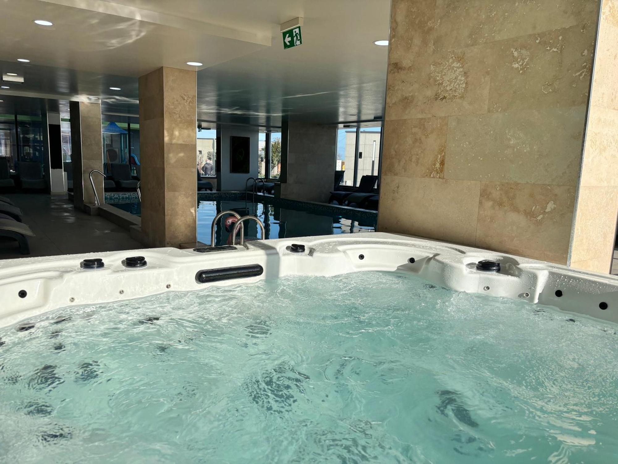 Eka Studio - Pool & Spa Beach Resort Năvodari Eksteriør billede